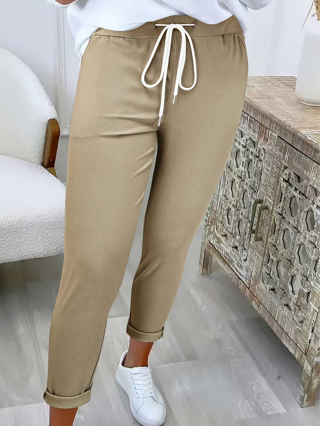 MODERNE BROEK MET TREKKOORD VOOR VROUWEN
